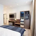 Hotel Gaestehaus Freches Perlhuhn *