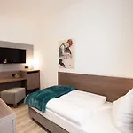 Gaestehaus Freches Perlhuhn