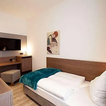 Freches Perlhuhn Hotel *